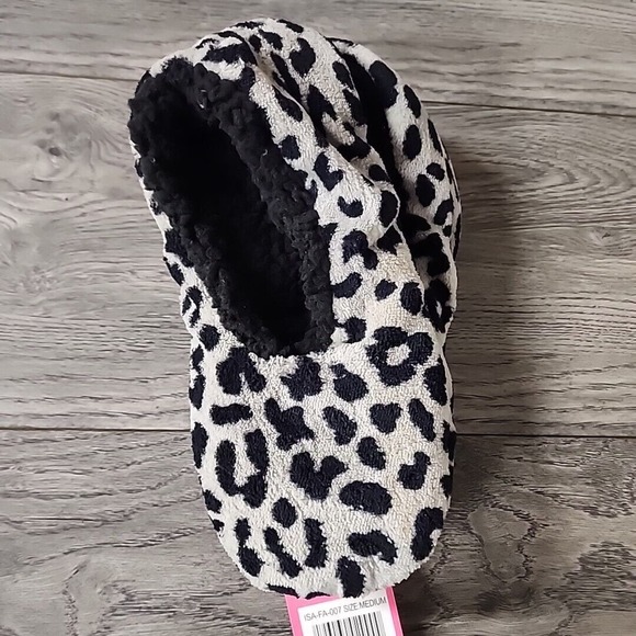 Isaac Mizrahi slippers - Sz Medium - Black & Grey leopard print - Picture 2 of 3